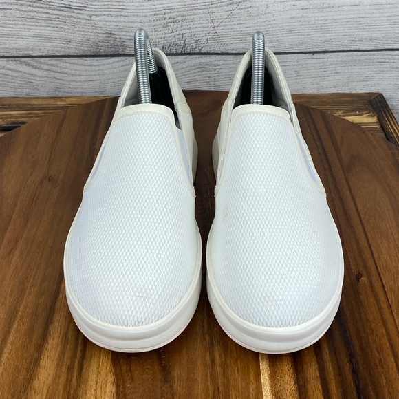 OluKai Ki‘ihele Slip On Bright White Sneaker 20452 Women’s Shoe Size 8.5 - Picture 6 of 12